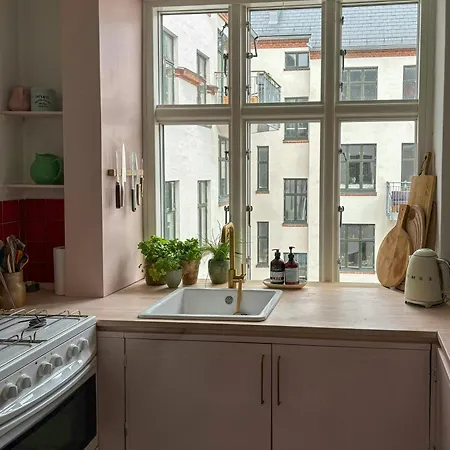Flat With Water View On Islands Brygge *