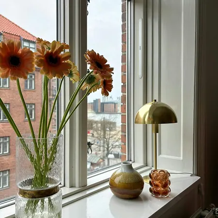 Flat With Water View On Islands Brygge