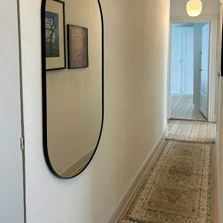 Flat With Water View On Islands Brygge